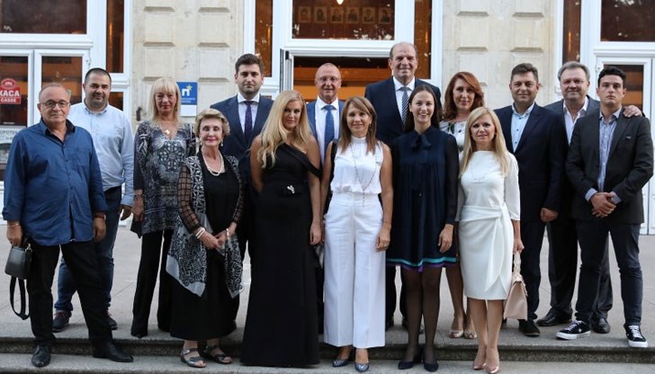 Кой би предположил, че един милиционер може да се радва на балетен спектакъл Кой би предположил, че един милиционер може да се радва на балетен спектакъл