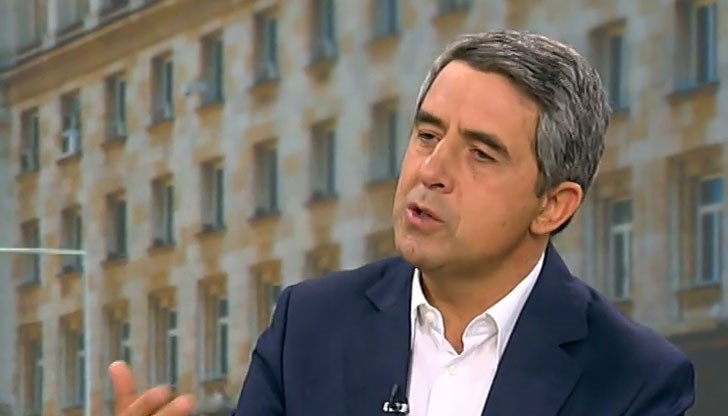 Бившият президент е по-скоро говорещ подвижен декор от студиото на Нова телевизия Бившият президент е по-скоро говорещ подвижен декор от студиото на Нова телевизия