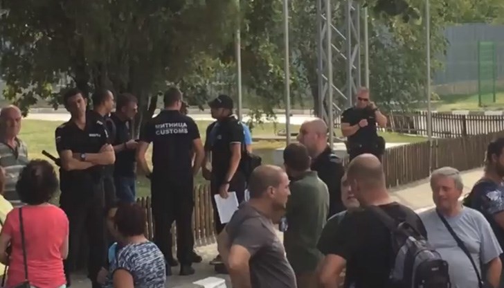 Според хората митничарите трябвало да събират доказателства, а те не го правели Според хората митничарите трябвало да събират доказателства, а те не го правели