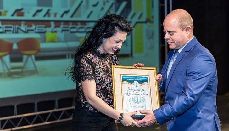 Русенци могат да гласуват за любимо заведение, най-оригинален туристически продукт за град Русе и места за настаняване от класове А и Б, според Закона за туризма Русенци могат да гласуват за любимо заведение, най-оригинален туристически продукт за град Русе и места за настаняване от класове А и Б, според Закона за туризма