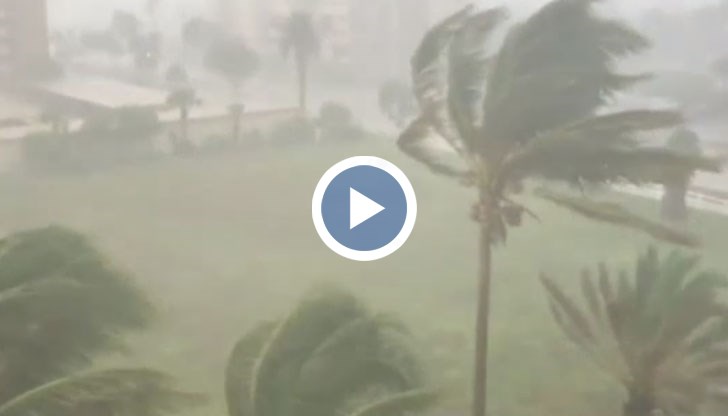 Стихията преминава през централната част на щата и предизвика проливни дъждове