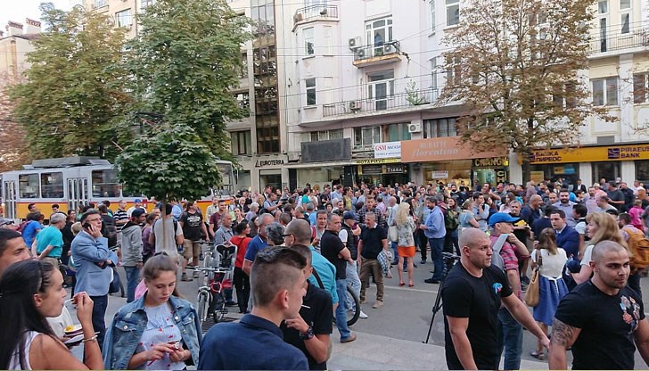 Над 200 души се събраха в защита свободата на словото