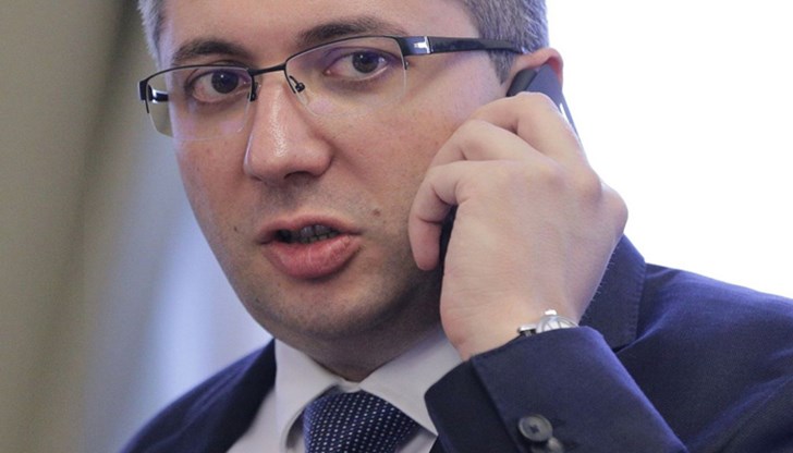 Красимир Каракачанов пък смята, че се прибързва с този ход Красимир Каракачанов пък смята, че се прибързва с този ход