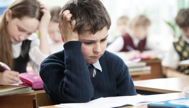 Защо ни заблуждават, че училищата нямат право да събират пари от родителите!?