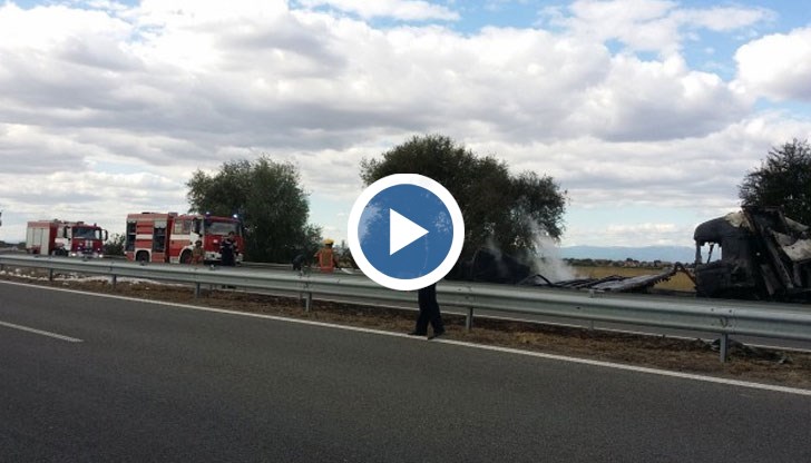 Първият ТИР спрял поради техническа неизправност и отзад в него се блъснал друг камион