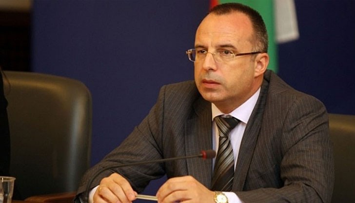 Отрицателни са пробите за чума в 3-километровата зона около Тутраканци, заяви министърът