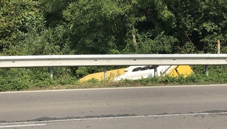 Тежкотоварен автомобил и микробус са се ударили