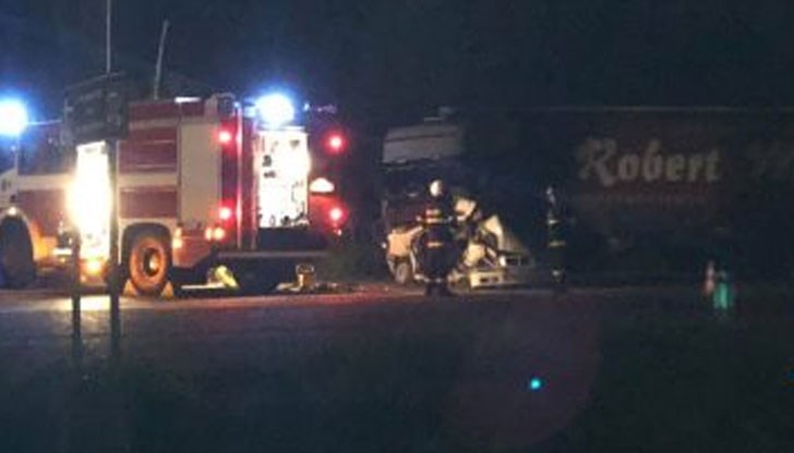 Лек автомобил БМВ не спрял на знак „Стоп“ на кръстовище, при което бил пометен от ТИР Лек автомобил БМВ не спрял на знак „Стоп“ на кръстовище, при което бил пометен от ТИР