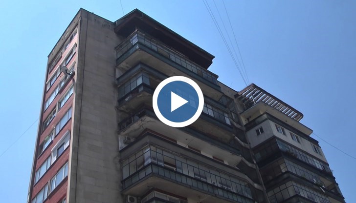 Блокът започва да пропада след земетресението във Вранча