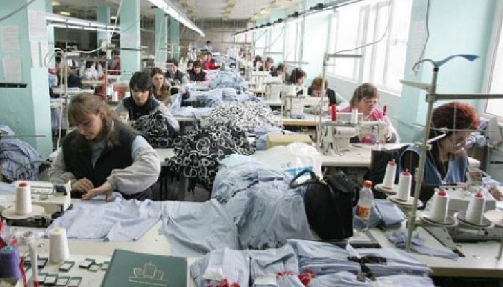 Увеличението в индустрията е с 10.0%, в услугите - със 7.0%, и в строителството - с 10.5% Увеличението в индустрията е с 10.0%, в услугите - със 7.0%, и в строителството - с 10.5%