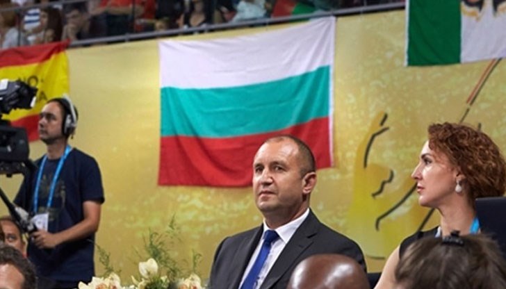 Румен Радев видя на живо как гимнастичките ни станаха световни шампиони