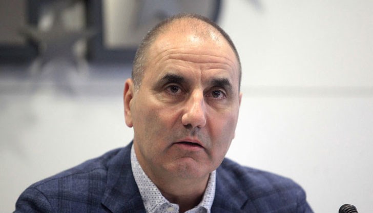 А езикът му обилно е намазан с отрова