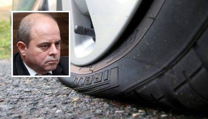 Отива при един бакшиш и му казва, че ако го закара за 5 минути ще му плати тройно Отива при един бакшиш и му казва, че ако го закара за 5 минути ще му плати тройно