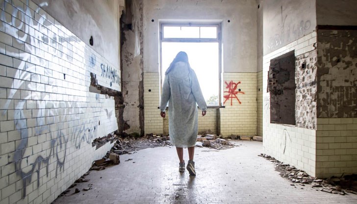 Пациентите бавно гаснат в леглата си насред мизерната обстановка