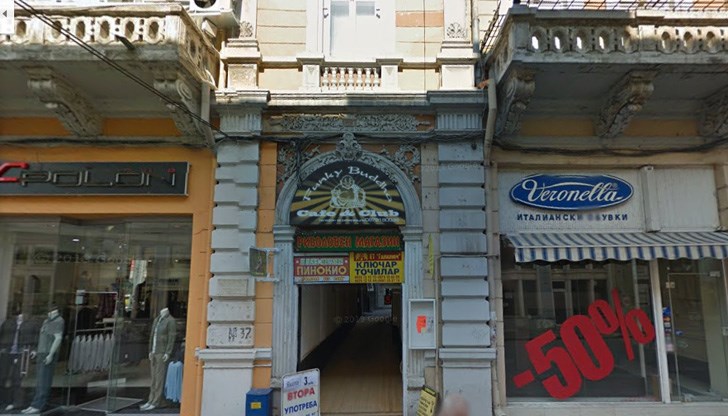 Сградата бе частна собственост с петима наследници, но явно е продадена