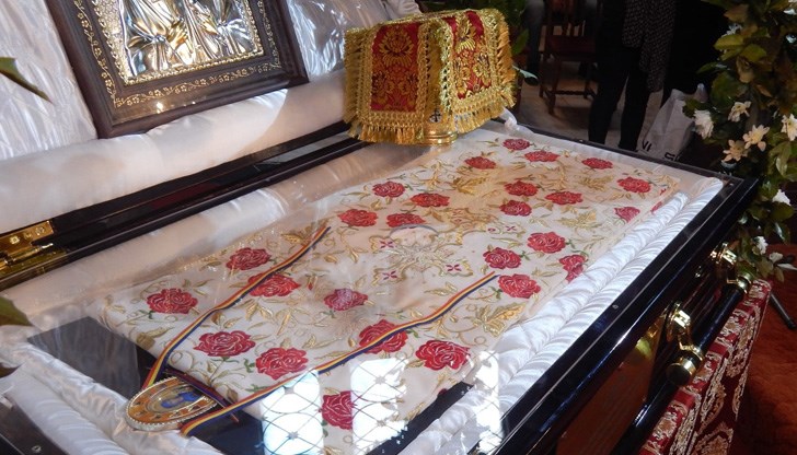 Светинята ше бъде оставена за поклонение в храма "Света Троица"