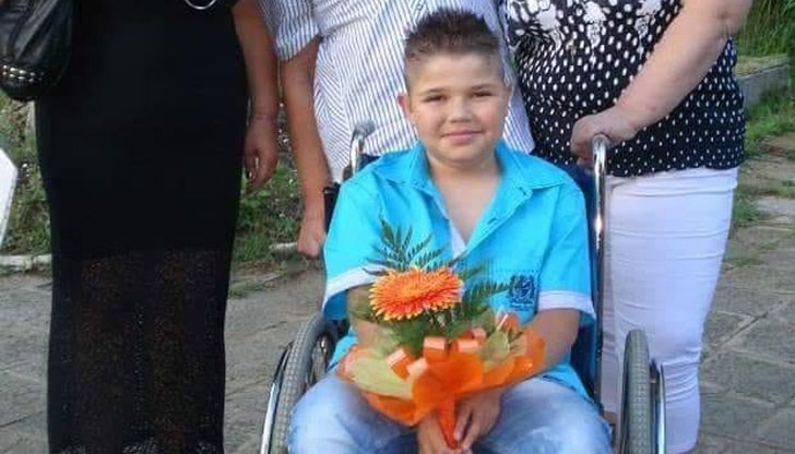 Нека дадем още време на момчето, което болестта иска да му отнеме Нека дадем още време на момчето, което болестта иска да му отнеме