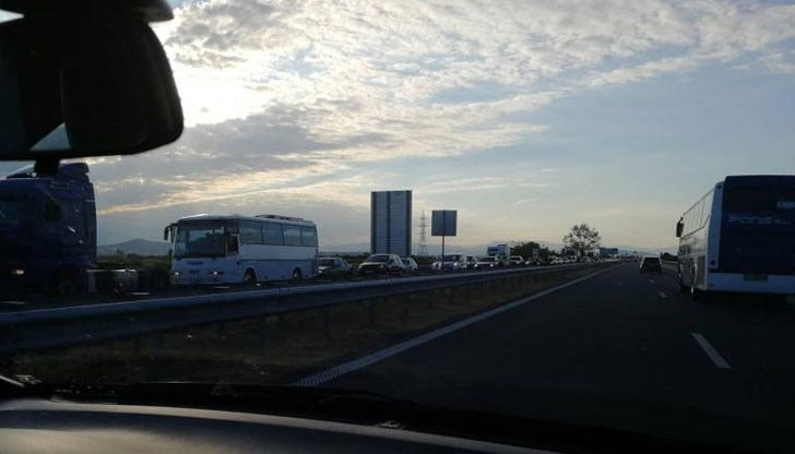 Задръстването е заради ремонтни дейности на 90-я километър в посока София