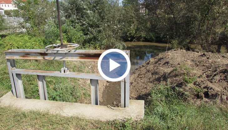 Над 80 см е наносът, който затлачва дерето край река Русенски Лом