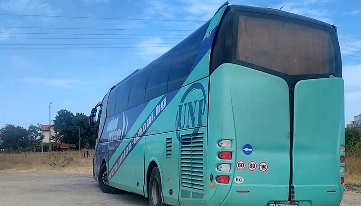 Автобусът се движи по линията София - Русе
