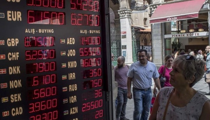 За подновеното понижение на турската лира влияние оказват коментари от понеделник на президента Реджеп Ердоган за в-к "Хюриет" За подновеното понижение на турската лира влияние оказват коментари от понеделник на президента Реджеп Ердоган за в-к "Хюриет"