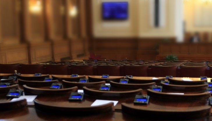 Филип Попов: Няма какво да слушаме министър в оставка, той си я носи в джоба Филип Попов: Няма какво да слушаме министър в оставка, той си я носи в джоба