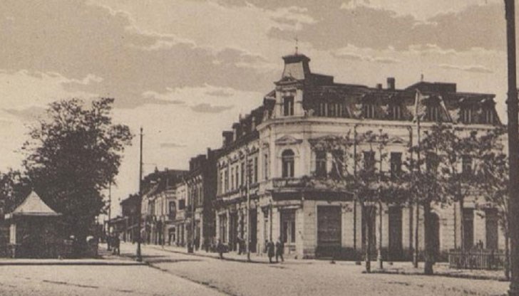 Книгата ще бъде представена официално на 28 септември тази година Книгата ще бъде представена официално на 28 септември тази година