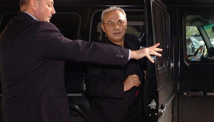 На какво основание се отпускат суми за охрана на частно лице