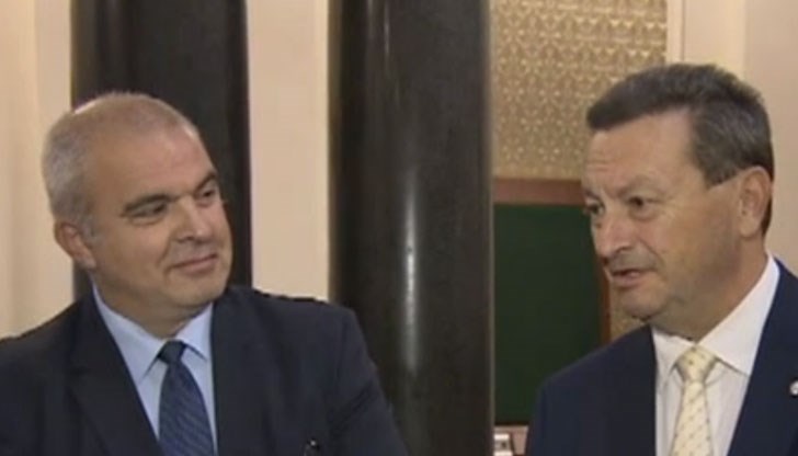 Маноил Манев и Таско Ерменков сблъскаха позициите си по повод указа на президента Румен Радев Маноил Манев и Таско Ерменков сблъскаха позициите си по повод указа на президента Румен Радев