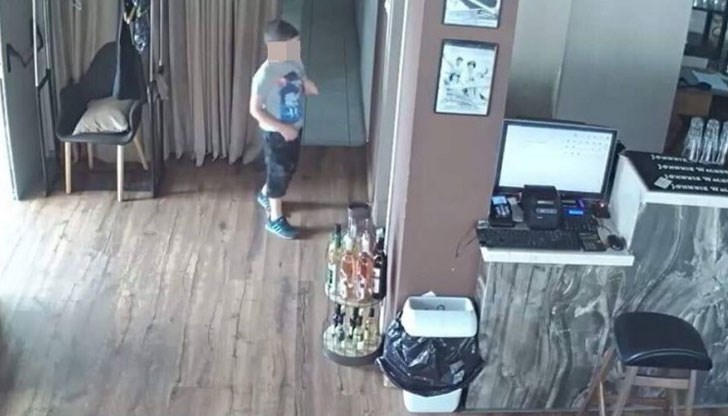 Момчето е откраднало и портмонето на служителя, в което е имало около 500 лева