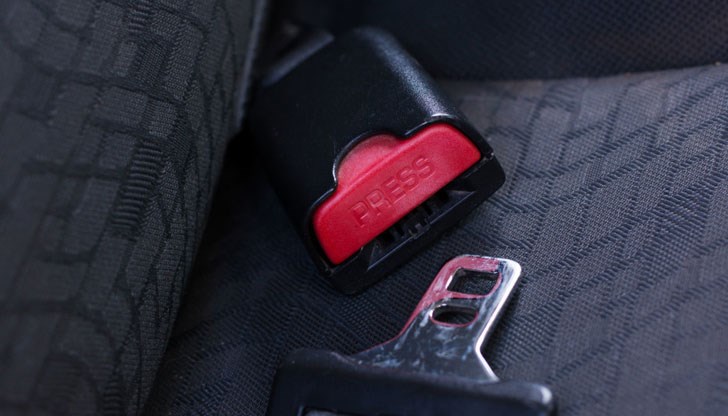 Изискването за оборудване с колани влиза в сила в деветмесечен срок от обнародването на промените, а за видеорегистраторите - в 18-месечен срок Изискването за оборудване с колани влиза в сила в деветмесечен срок от обнародването на промените, а за видеорегистраторите - в 18-месечен срок