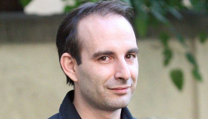 Голяма час от "елита" заслужава да застане пред него