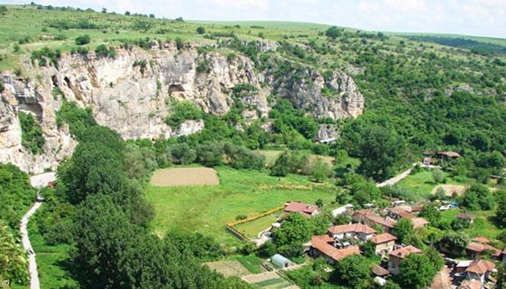 Началната точка на похода е село Кошов, а крайната - село Широково