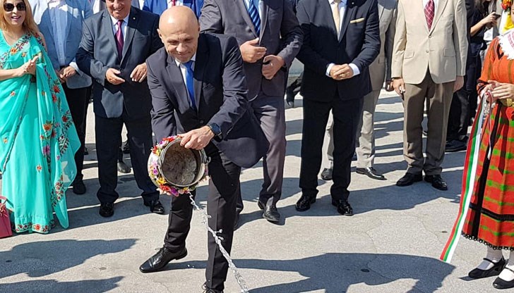 Г-н Дончев прозря, че икономиката не трябва да бъде базирана на ниска цена на труда Г-н Дончев прозря, че икономиката не трябва да бъде базирана на ниска цена на труда