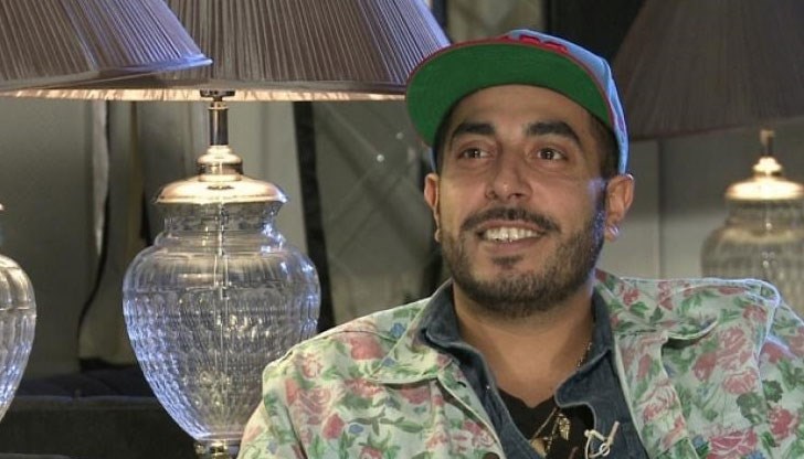 Певецът коментира и проблемите, които според него има България