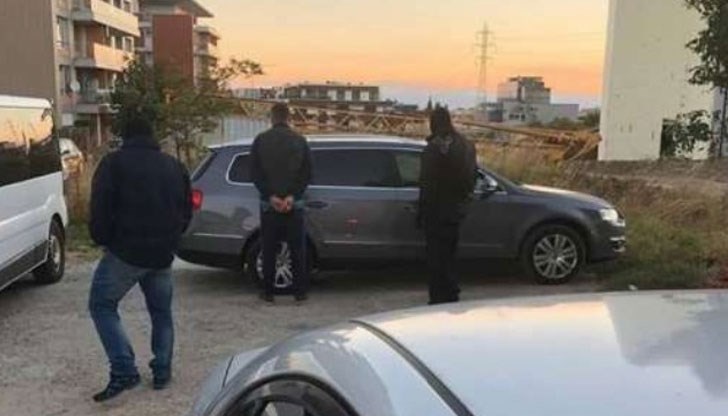 Арестът е станал след преследване, по време на което Георги Воденичаров - Кико потрошил  няколко коли