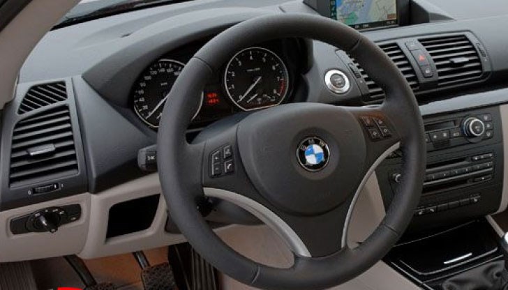 А спътничката му носела пико в в дамска си чанта А спътничката му носела пико в в дамска си чанта