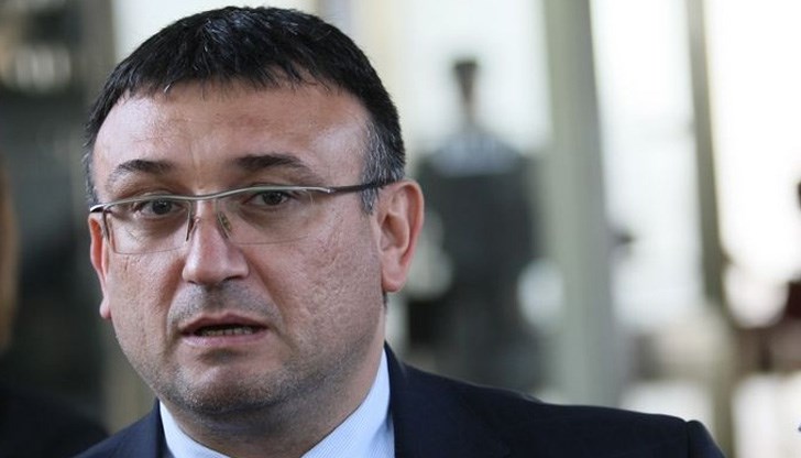 Премиерът води хорото, той взема решенията