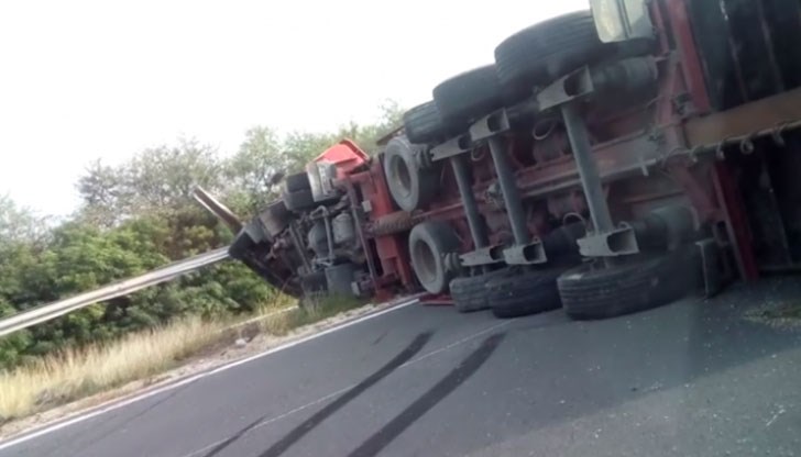 Движението в посока Варна е затруднено