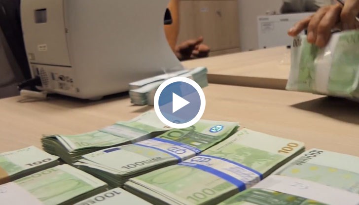 Разследващите искали броячна машина от БНБ за да преброят, намерените пари