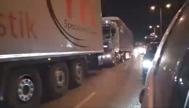 Вие си направете сметка за кого работи моста за туристите или за хората които са тръгнали да работят Вие си направете сметка за кого работи моста за туристите или за хората които са тръгнали да работят