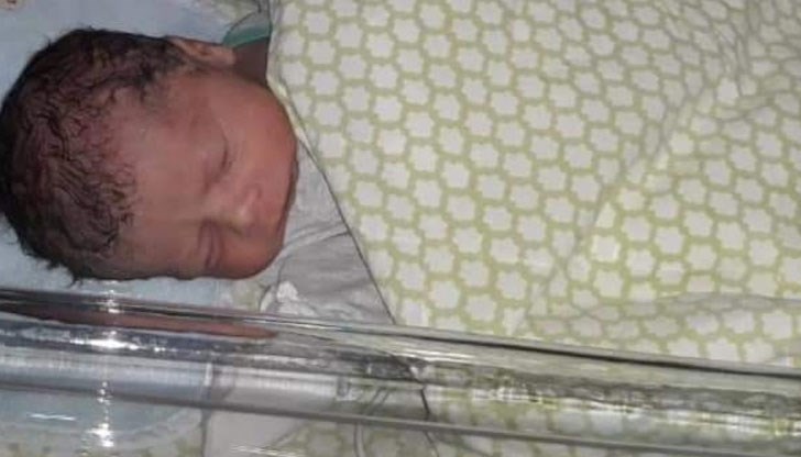 Сега щастливата жена има син, малкото момченце проплака вчера в ръцете на д-р Георги Стаменов Сега щастливата жена има син, малкото момченце проплака вчера в ръцете на д-р Георги Стаменов