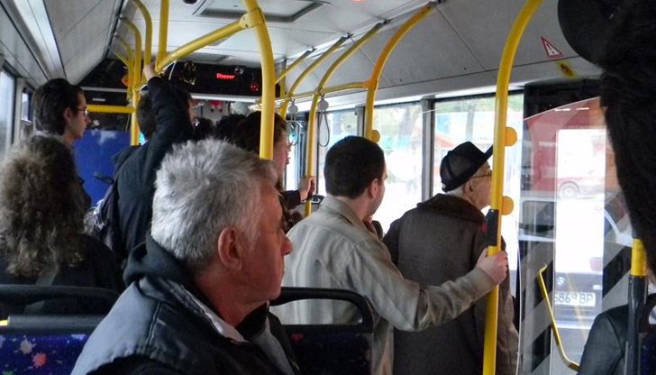 Гаф при приемането на законовите поправки за задължително оборудване на автобусите с колани