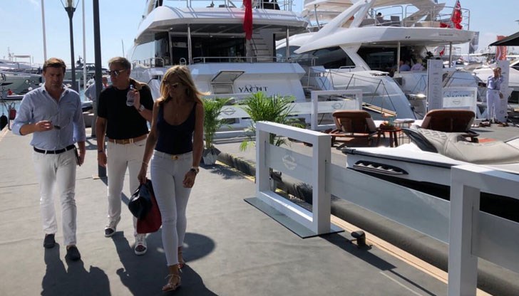 Знаят ли въобще френските служби, че малка България издирва своите големи хотелиери?