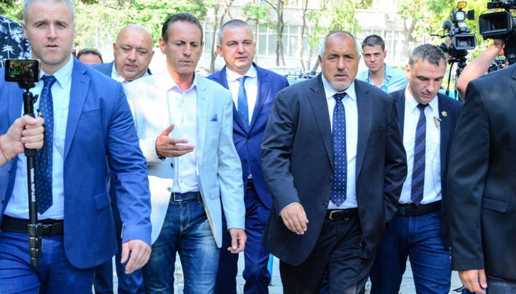 Вече се оформиха кланове, които са си въобразили, че властта им се полага