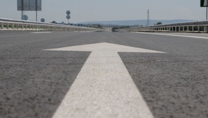 Шофьорите да се движат с повишено внимание и съобразена скорост. Шофьорите да се движат с повишено внимание и съобразена скорост.