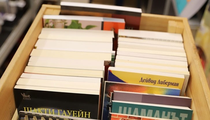 Кампания за събиране на книги за изгорялото читалище в Гложене