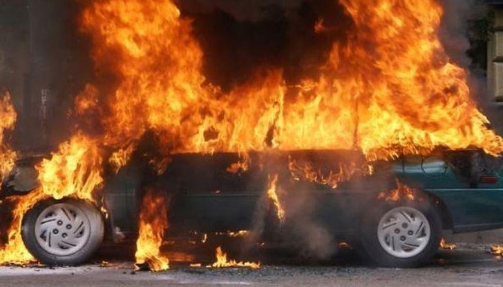 Автомобилът е напълно изгорял / Снимката е илюстративна