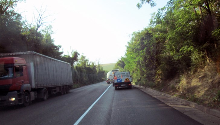 Продължава ремонтът на близо 15 км от път I-5 Русе - Бяла