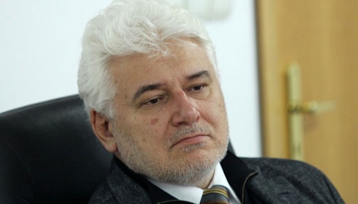 Според топ юристът проф. Киров става въпрос за политическа игра и „даже издребняване в случая“
